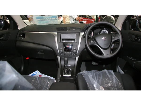 maruti suzuki kizashi kizashi-cvt interior